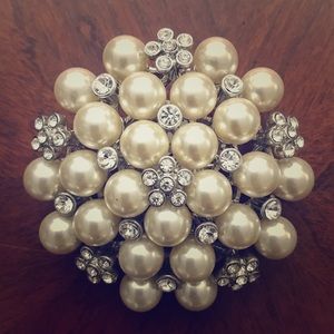 LOFT Pearl & Silver Pin